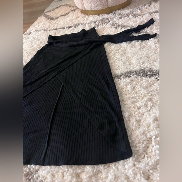 Reformation Aruba Black Ribbed Wrap Skirt size Small - Picture 6 of 11
